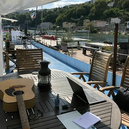 Hotel L'oiseau Bleu *