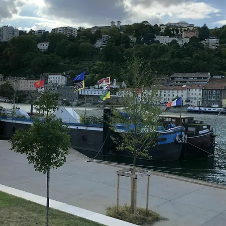 L'oiseau Bleu Hotel *