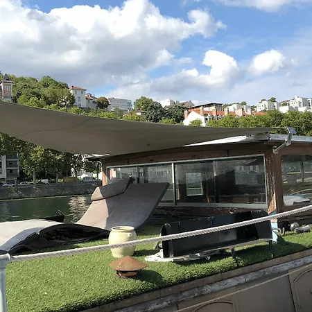 L'oiseau Bleu Hotel